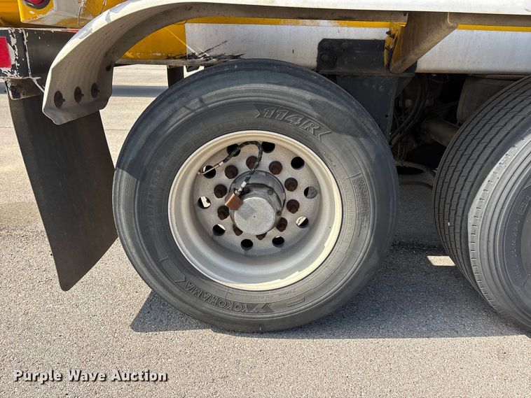 image for item DT0125 2010 Beall tank trailer