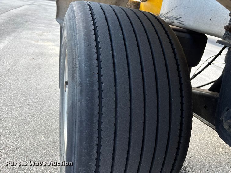 image for item DT0125 2010 Beall tank trailer