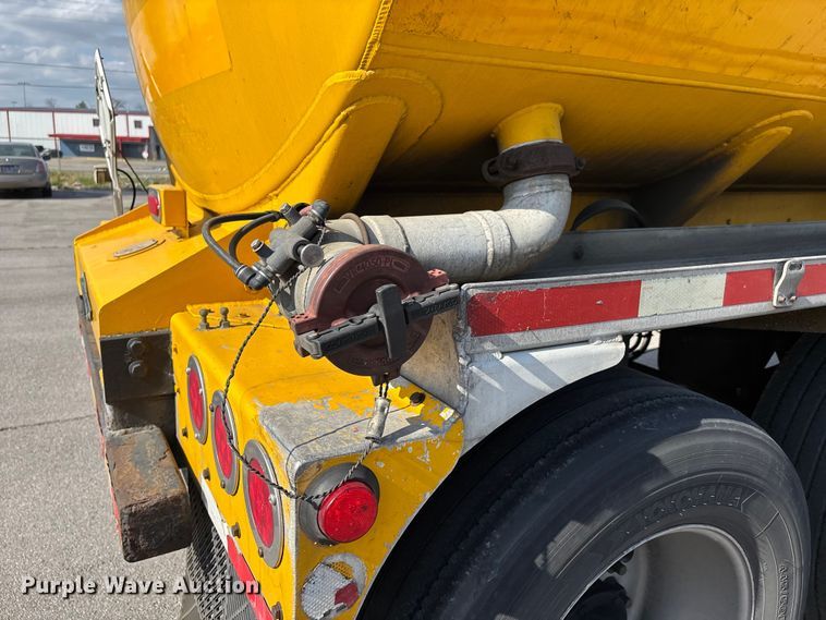 image for item DT0126 2007 Beall Tanker