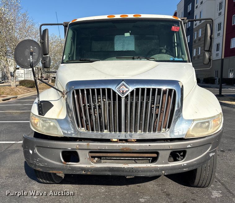 image for item DT2836 2006 International MA025 flatbed truck