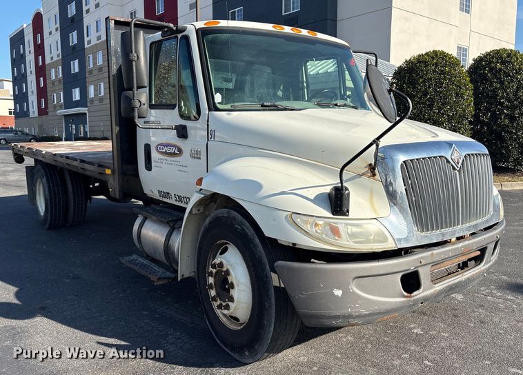 image for item DT2836 2006 International MA025 flatbed truck