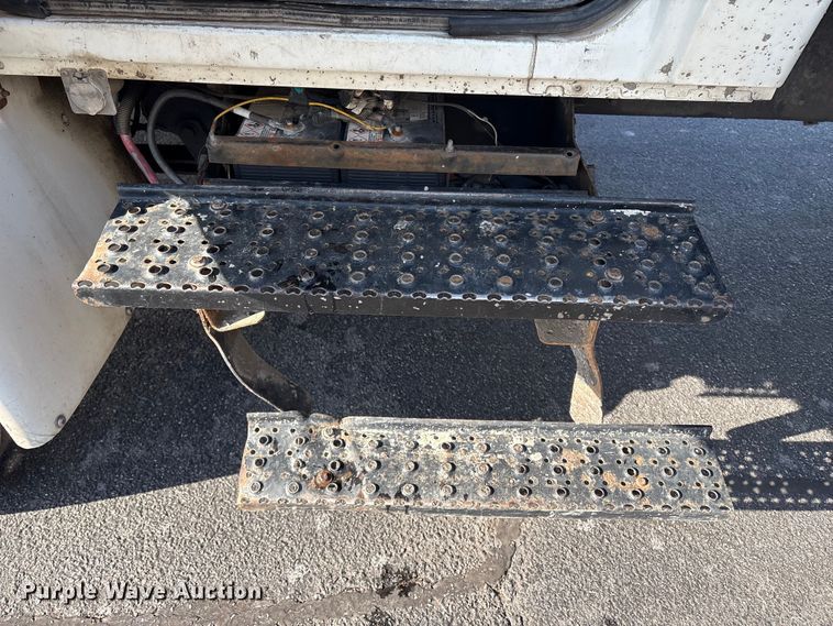 image for item DT2836 2006 International MA025 flatbed truck