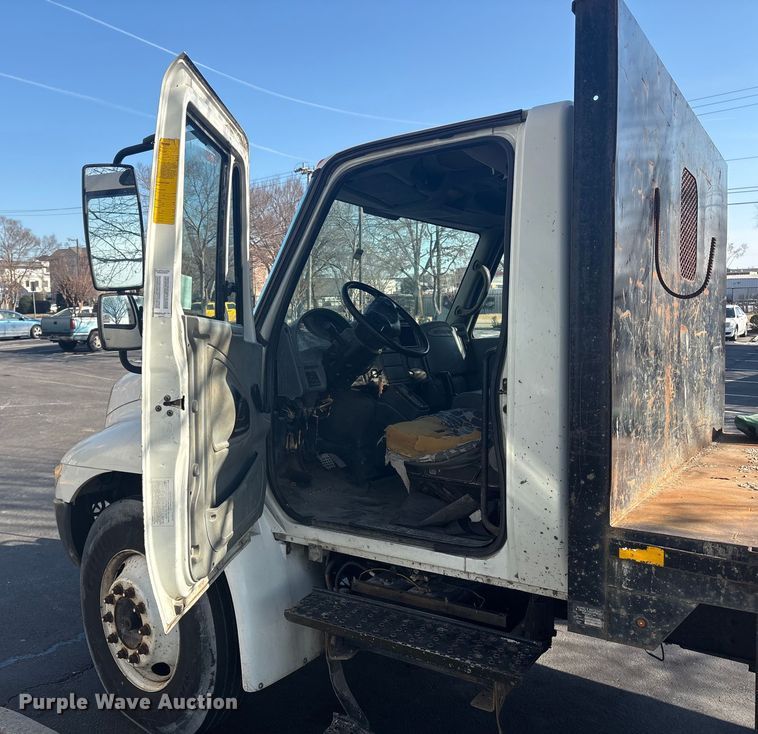 image for item DT2836 2006 International MA025 flatbed truck