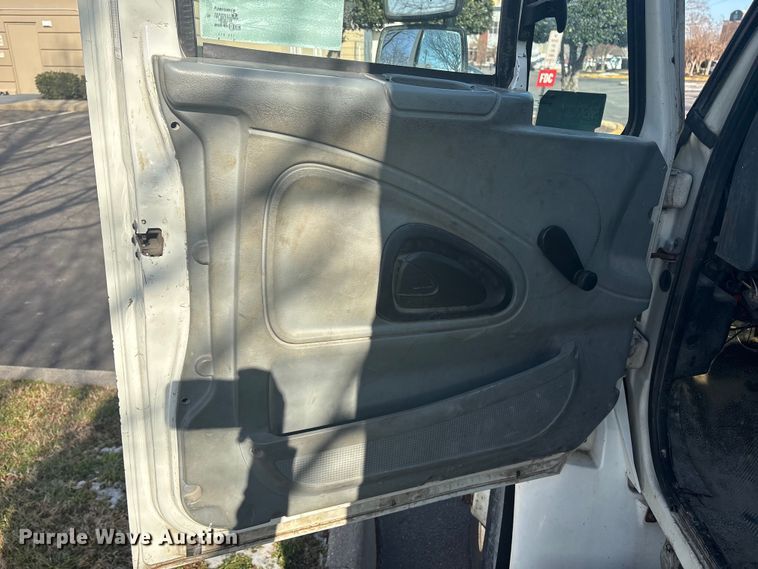 image for item DT2836 2006 International MA025 flatbed truck