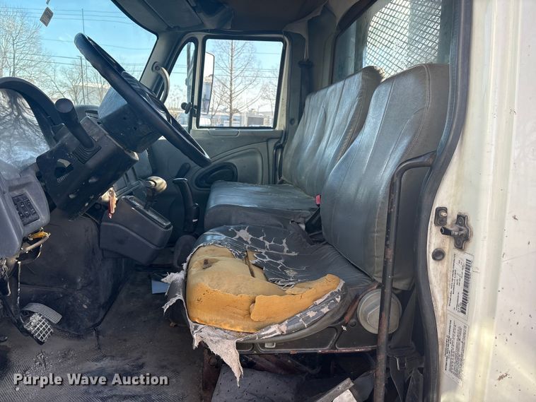 image for item DT2836 2006 International MA025 flatbed truck