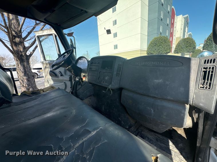 image for item DT2836 2006 International MA025 flatbed truck