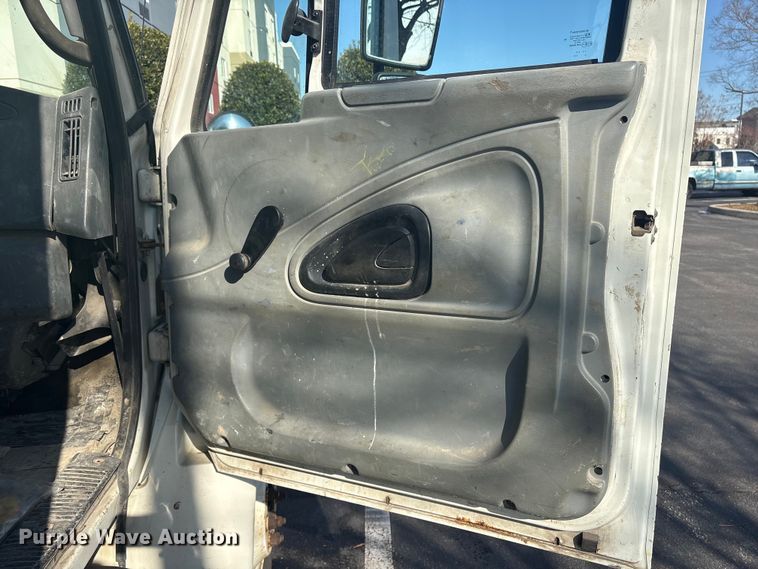 image for item DT2836 2006 International MA025 flatbed truck