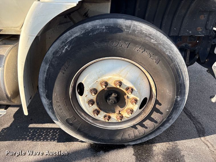 image for item DT2836 2006 International MA025 flatbed truck