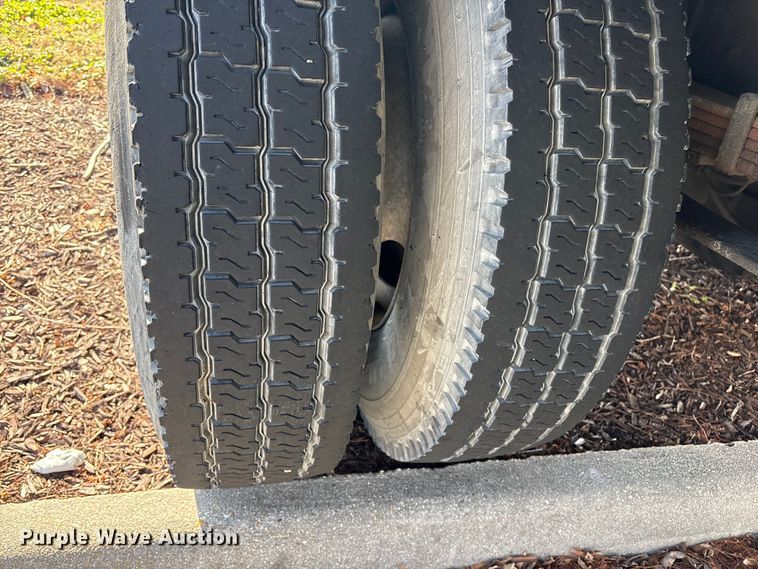 image for item DT2836 2006 International MA025 flatbed truck