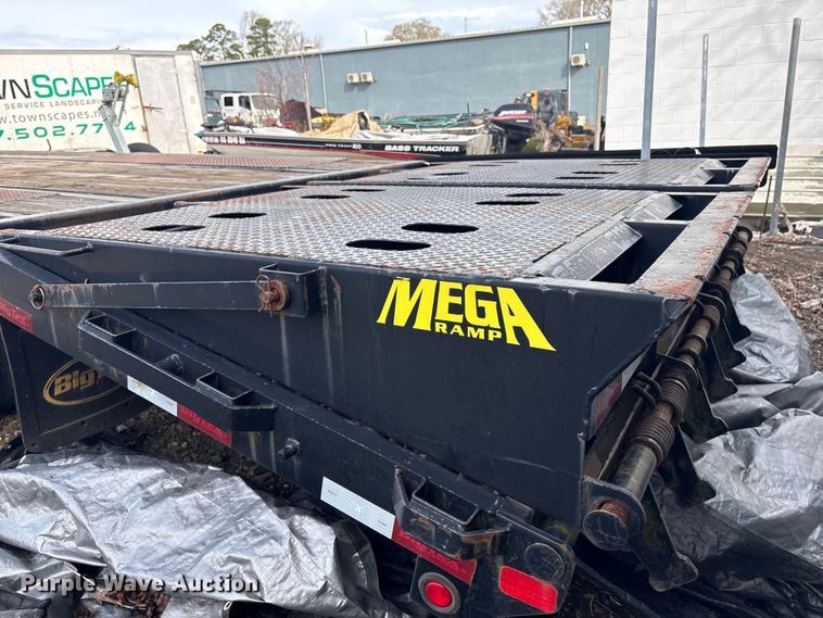 image for item DT2861 2018 Big Tex 22GN-25BK+5MR equipment trailer