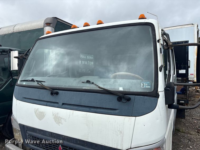 image for item DT2870 2007 Mitsubishi Fuso FE Crew Cab flatbed truck