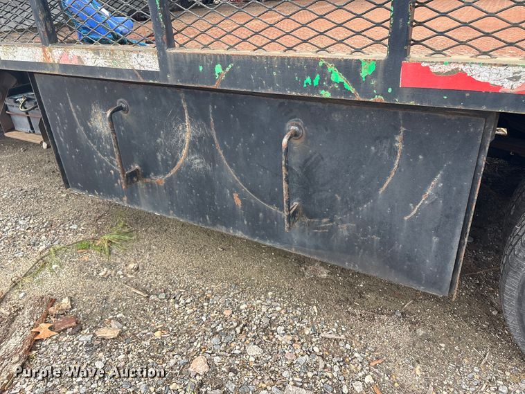 image for item DT2870 2007 Mitsubishi Fuso FE Crew Cab flatbed truck