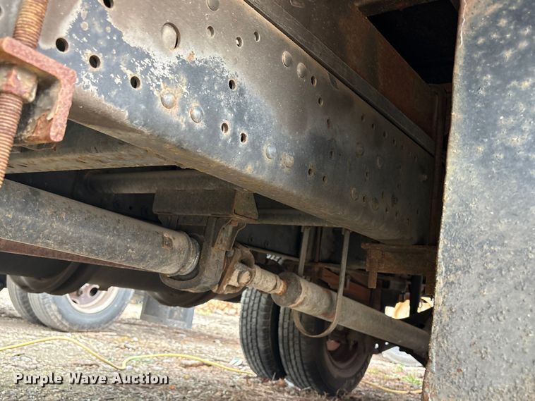 image for item DT2870 2007 Mitsubishi Fuso FE Crew Cab flatbed truck