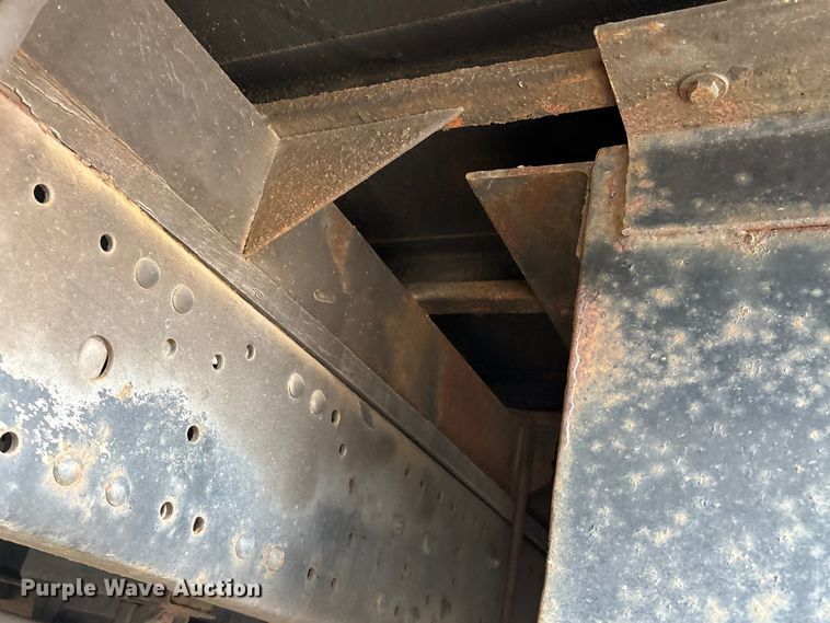 image for item DT2870 2007 Mitsubishi Fuso FE Crew Cab flatbed truck