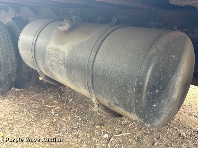 image for item DT2870 2007 Mitsubishi Fuso FE Crew Cab flatbed truck