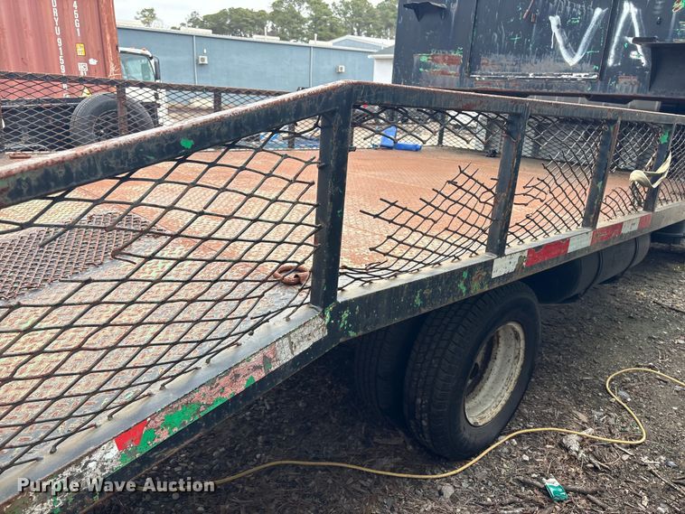 image for item DT2870 2007 Mitsubishi Fuso FE Crew Cab flatbed truck