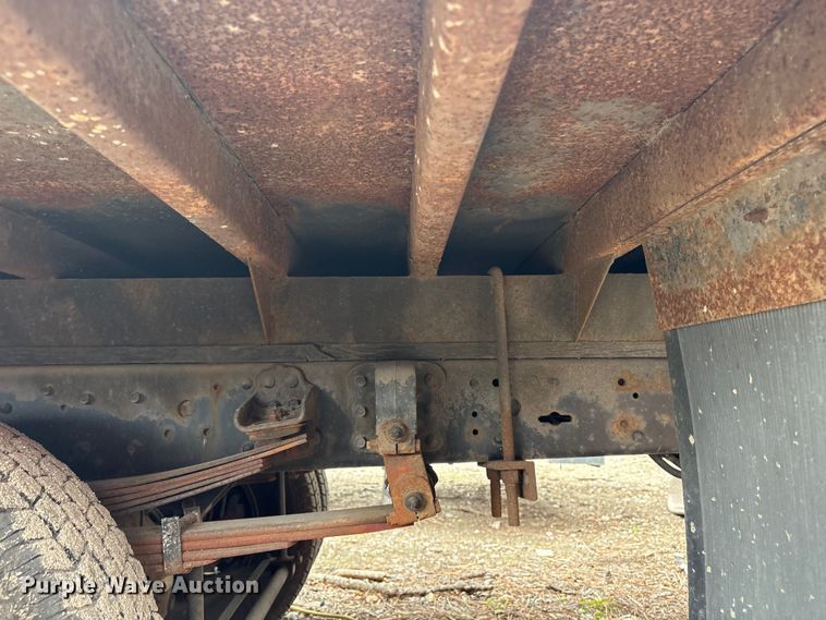 image for item DT2870 2007 Mitsubishi Fuso FE Crew Cab flatbed truck