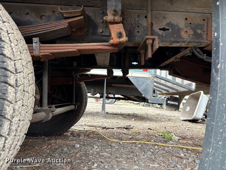 image for item DT2870 2007 Mitsubishi Fuso FE Crew Cab flatbed truck