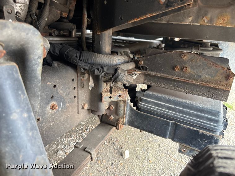 image for item DT2870 2007 Mitsubishi Fuso FE Crew Cab flatbed truck