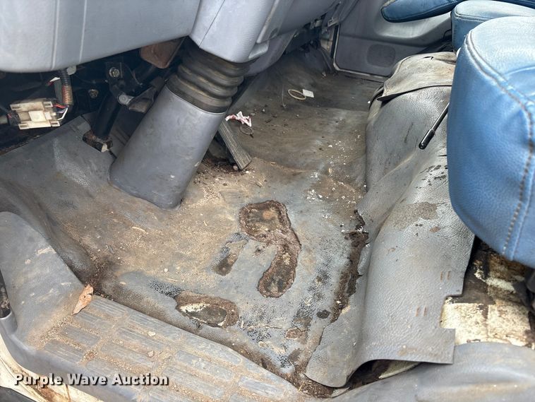 image for item DT2870 2007 Mitsubishi Fuso FE Crew Cab flatbed truck