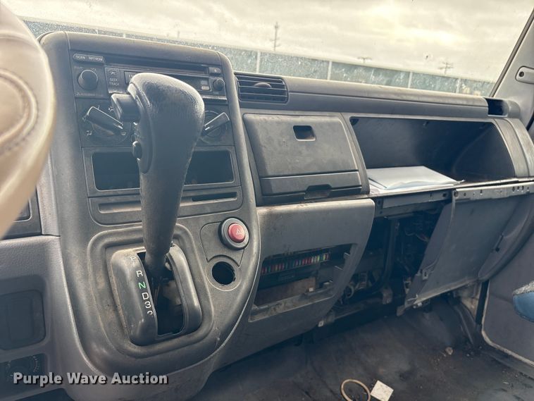 image for item DT2870 2007 Mitsubishi Fuso FE Crew Cab flatbed truck