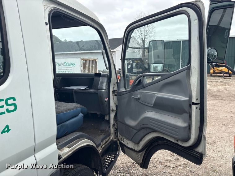 image for item DT2870 2007 Mitsubishi Fuso FE Crew Cab flatbed truck