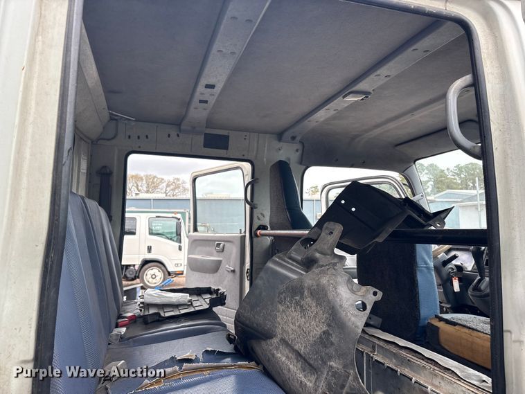 image for item DT2870 2007 Mitsubishi Fuso FE Crew Cab flatbed truck