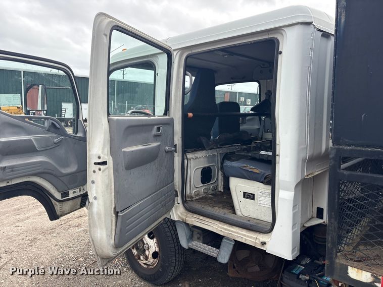 image for item DT2870 2007 Mitsubishi Fuso FE Crew Cab flatbed truck