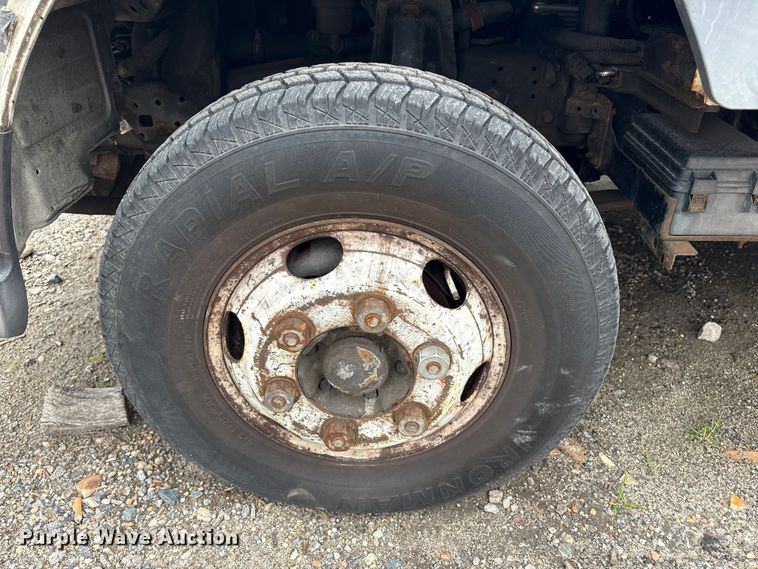 image for item DT2870 2007 Mitsubishi Fuso FE Crew Cab flatbed truck