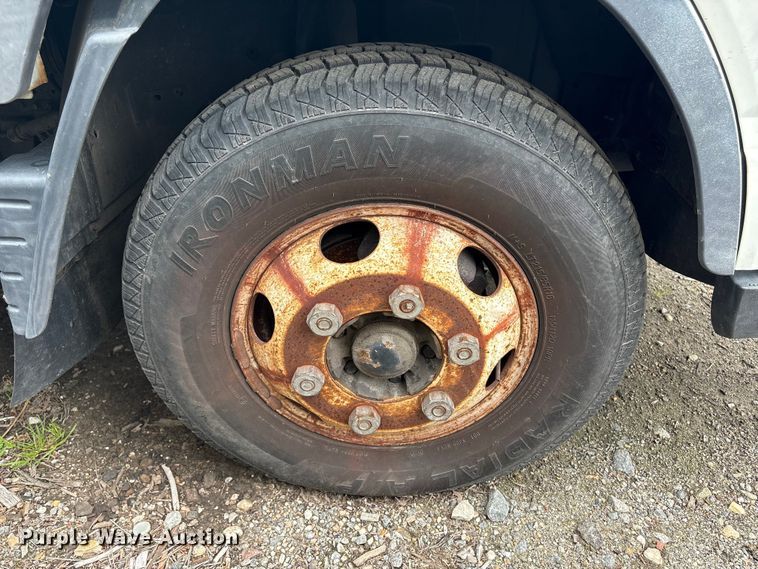 image for item DT2870 2007 Mitsubishi Fuso FE Crew Cab flatbed truck