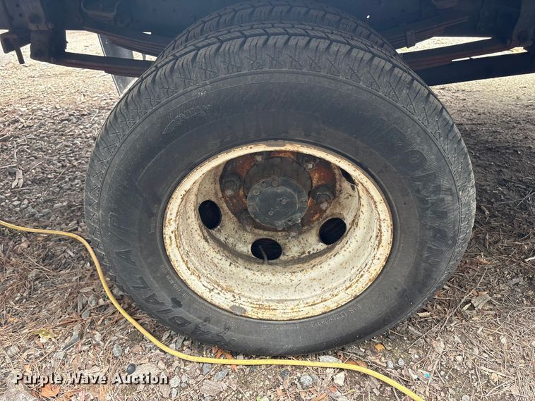 image for item DT2870 2007 Mitsubishi Fuso FE Crew Cab flatbed truck