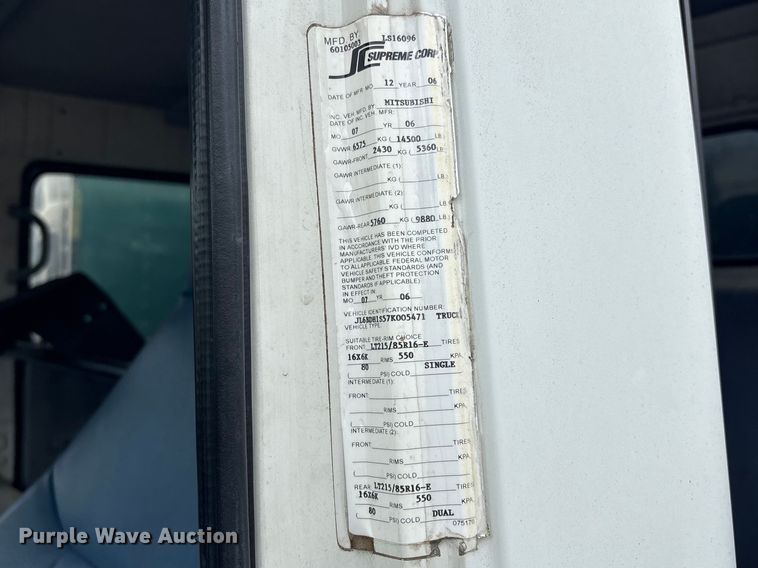 image for item DT2870 2007 Mitsubishi Fuso FE Crew Cab flatbed truck