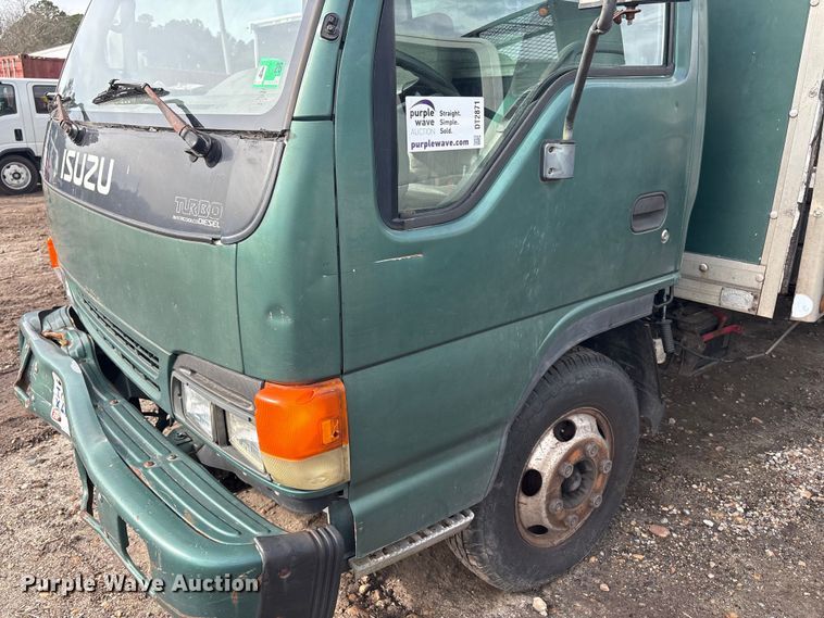 image for item DT2871 2002 Isuzu NPR box truck