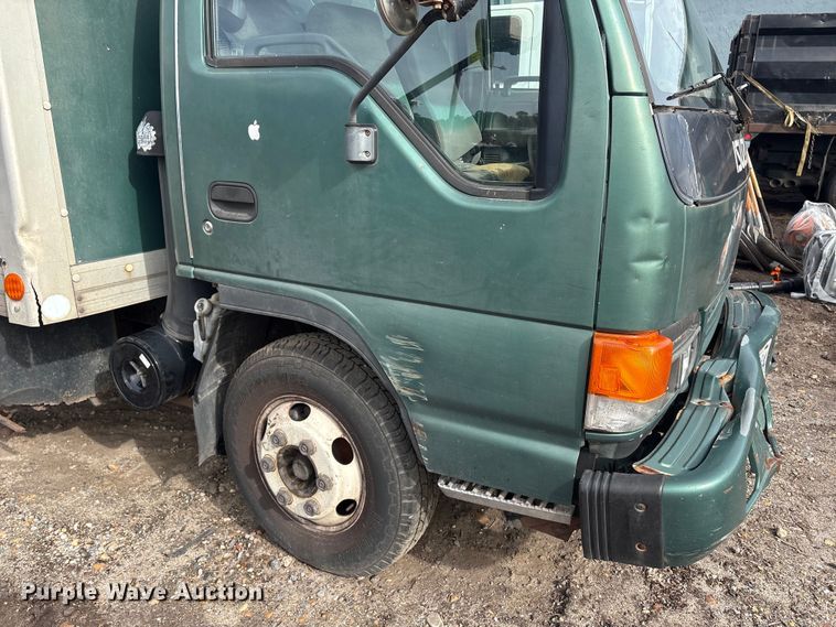 image for item DT2871 2002 Isuzu NPR box truck