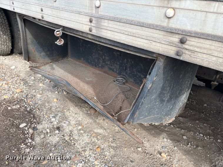 image for item DT2871 2002 Isuzu NPR box truck