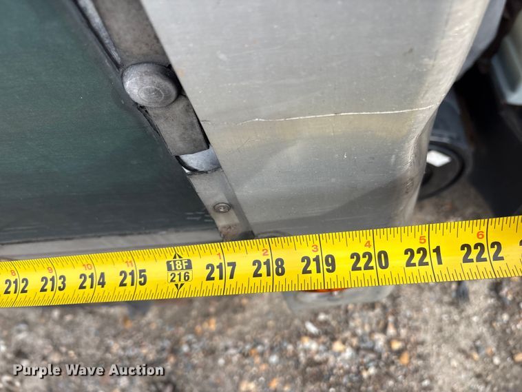 image for item DT2871 2002 Isuzu NPR box truck