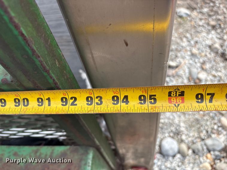 image for item DT2871 2002 Isuzu NPR box truck