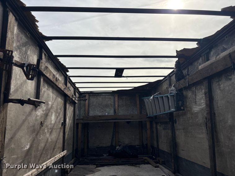 image for item DT2871 2002 Isuzu NPR box truck