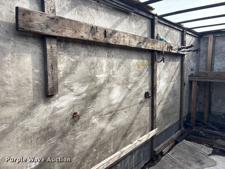 image for item DT2871 2002 Isuzu NPR box truck