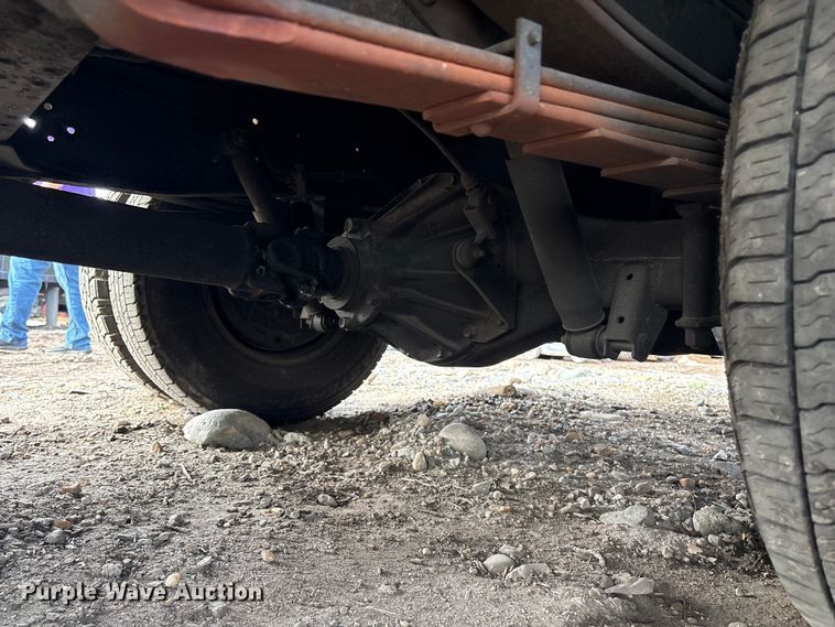 image for item DT2871 2002 Isuzu NPR box truck