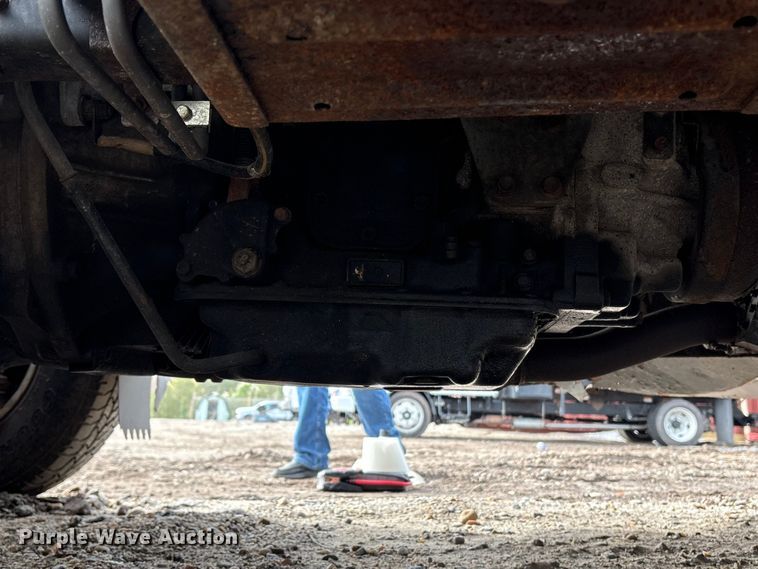 image for item DT2871 2002 Isuzu NPR box truck