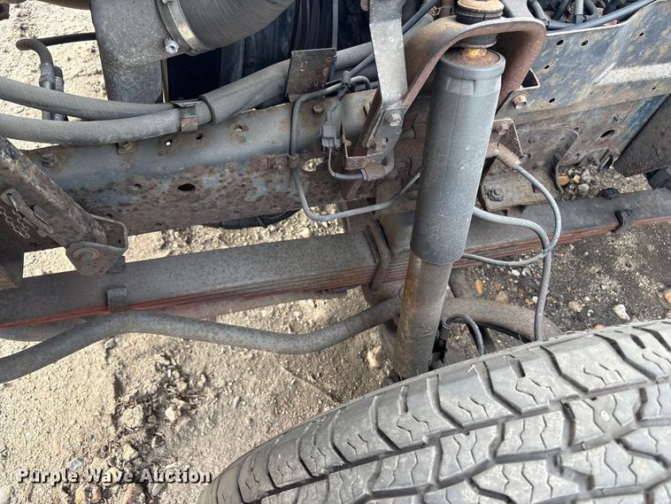 image for item DT2871 2002 Isuzu NPR box truck