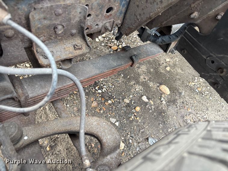 image for item DT2871 2002 Isuzu NPR box truck