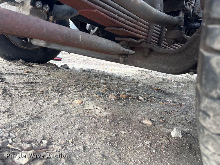 image for item DT2871 2002 Isuzu NPR box truck