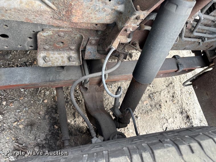 image for item DT2871 2002 Isuzu NPR box truck