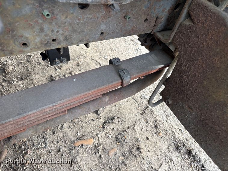 image for item DT2871 2002 Isuzu NPR box truck