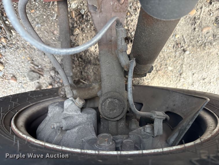 image for item DT2871 2002 Isuzu NPR box truck