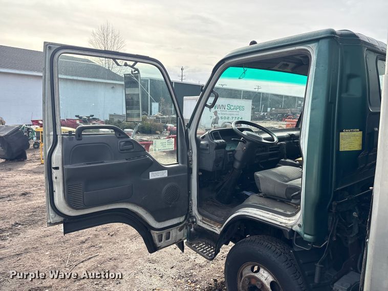 image for item DT2871 2002 Isuzu NPR box truck