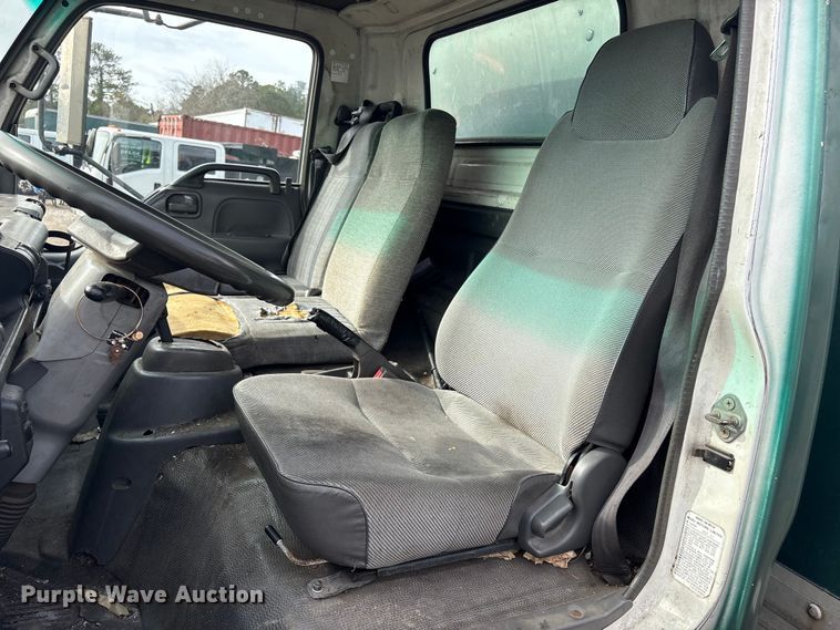 image for item DT2871 2002 Isuzu NPR box truck