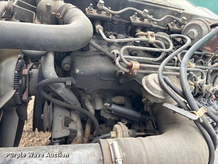 image for item DT2871 2002 Isuzu NPR box truck